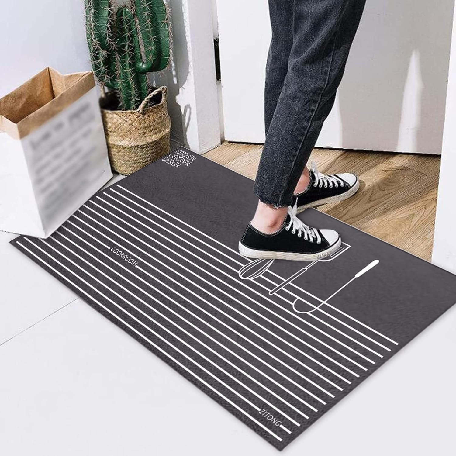 Soft Non-Slip Bath Mat with Velvet Texture