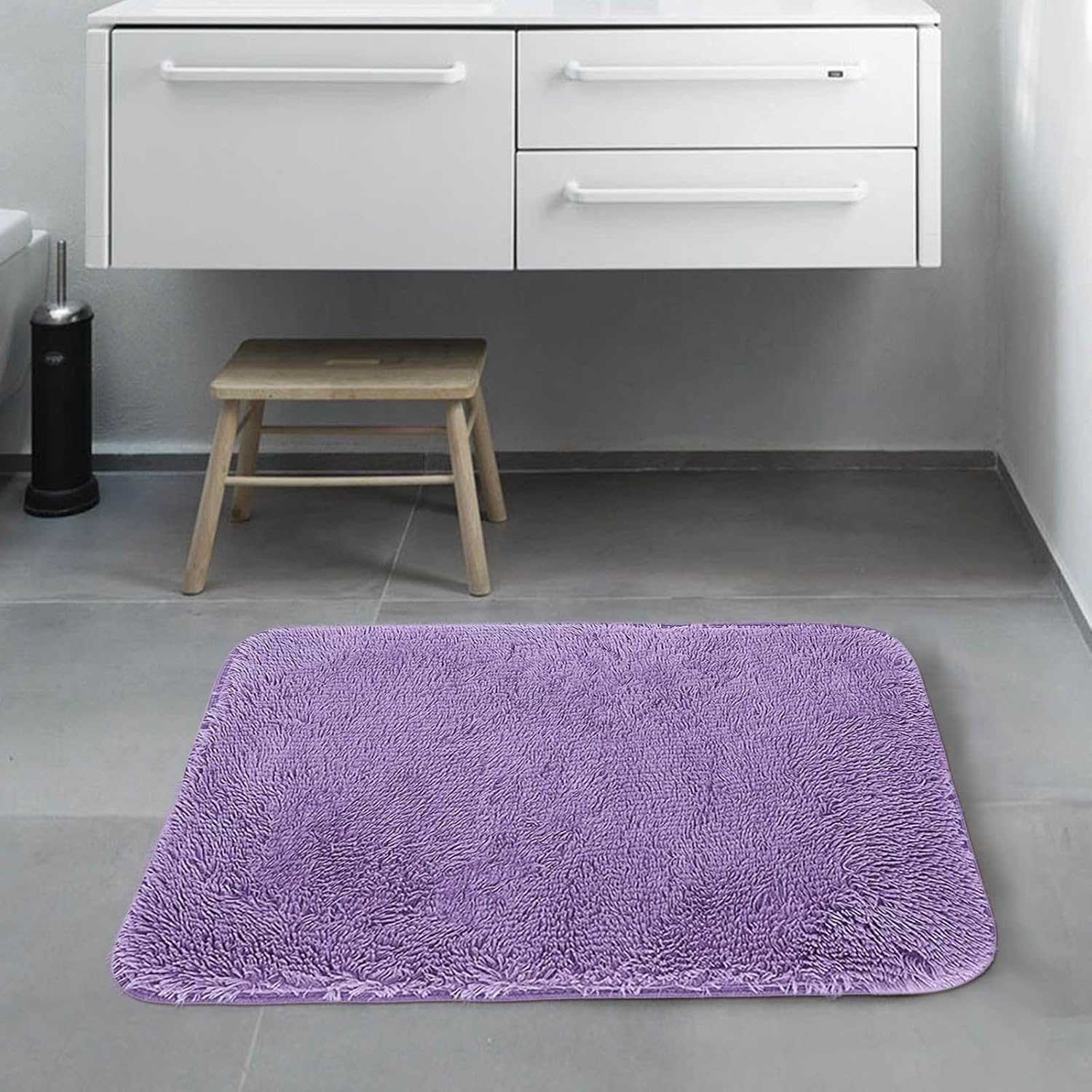 Soft Plush Bath Mat with Non-Slip Base and Quick Dry